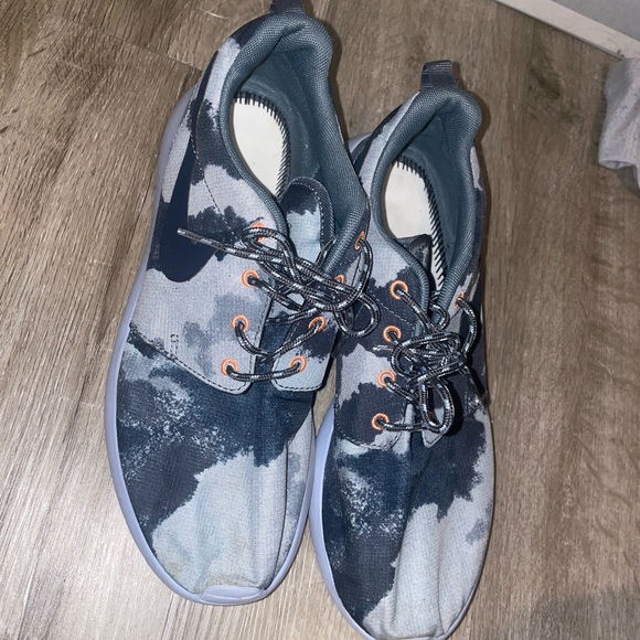 Nike blue camouflage sneaker - Picture 2 of 2